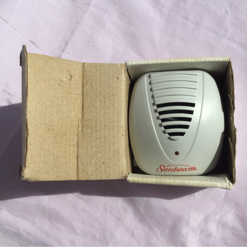 Pest Repellers Plug Wall Sunbeam with old cardboard box